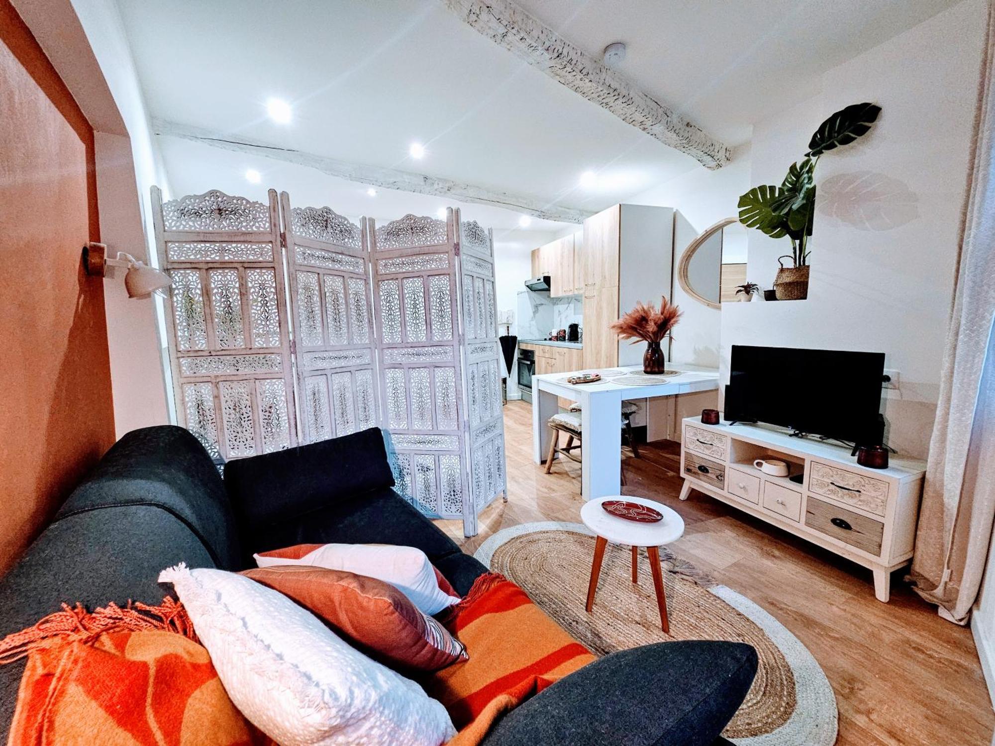 Studio Aux Pieds Des Parfumeries Грас Екстериор снимка